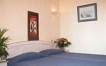 Ξενοδοχείο La Garoupe-gardiole 3*